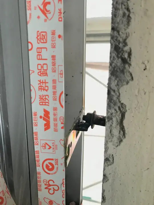 鋁窗點焊固定