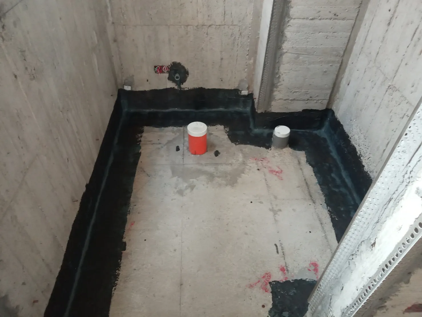 浴室角隅防水完成