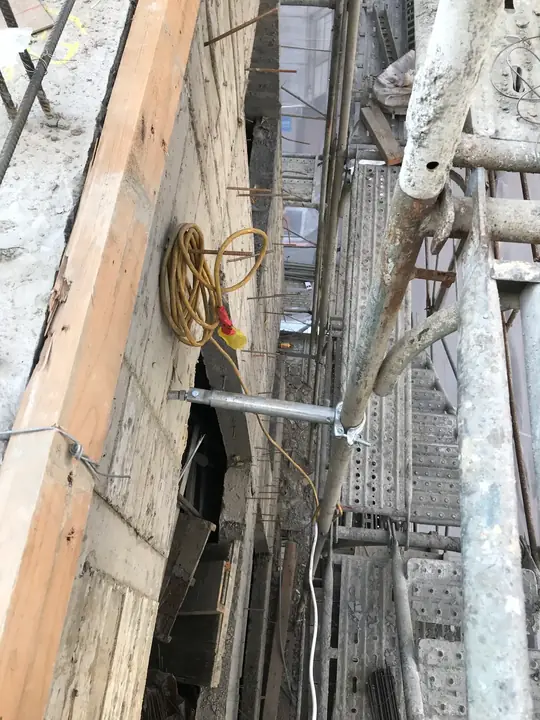 鷹架壁拉桿