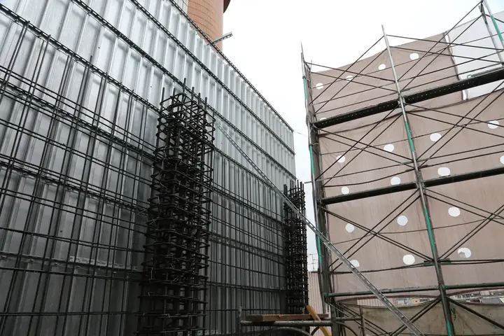 結構到預定樓高。鋼筋收尾