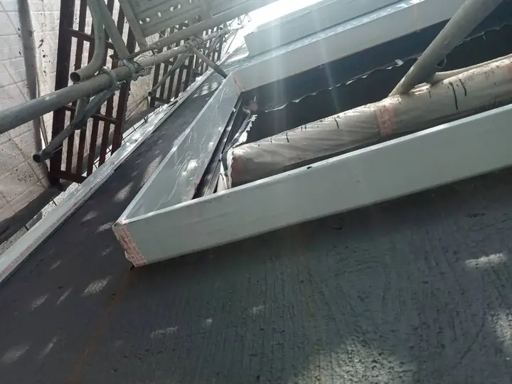 金屬框安裝完成