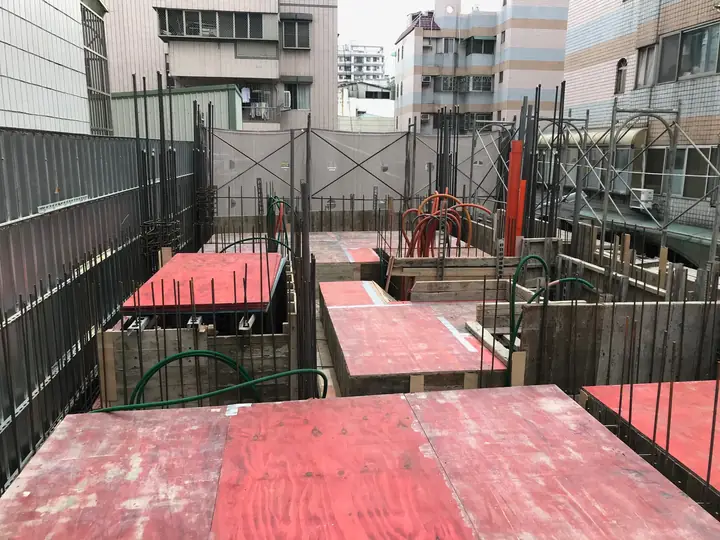二樓頂版模板組立完成