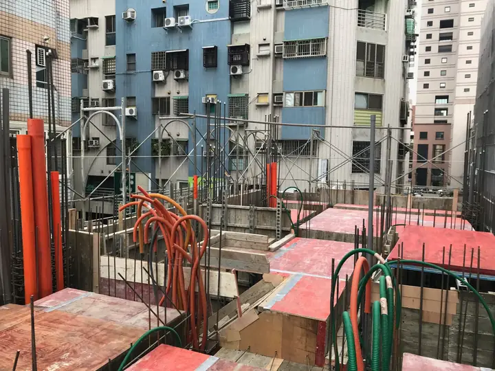 二樓頂版模板組立完成