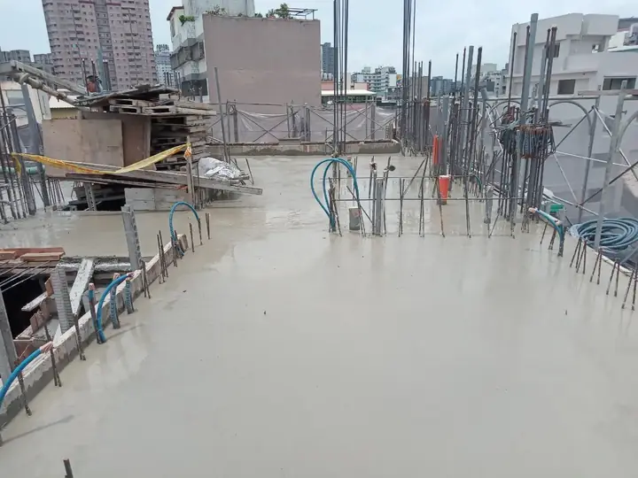 四樓頂板灌漿完成