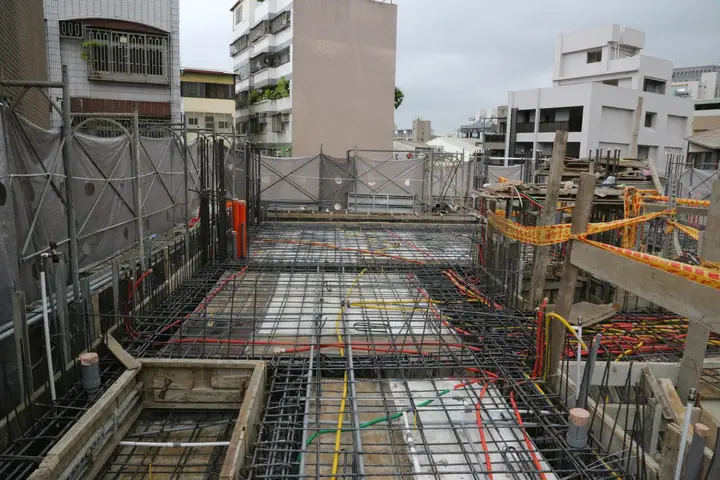 因雨延後灌漿的樓板