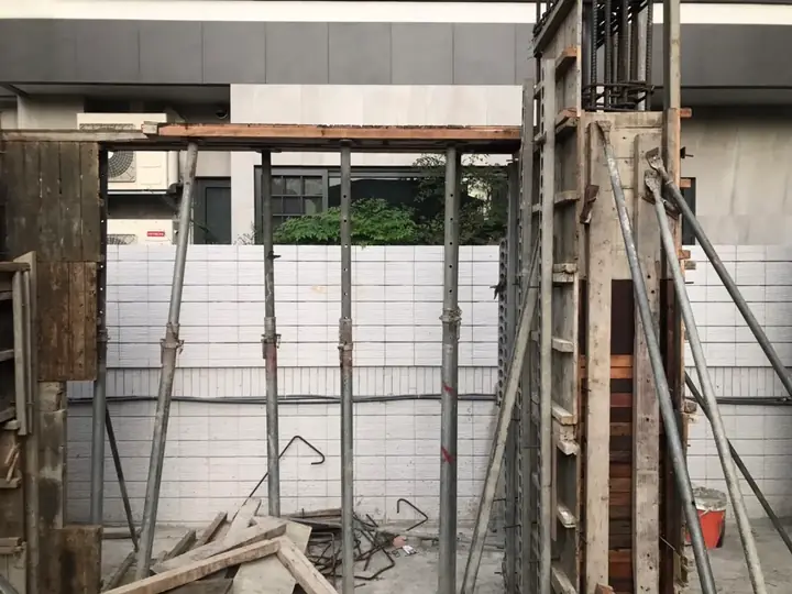 樑底模板組立