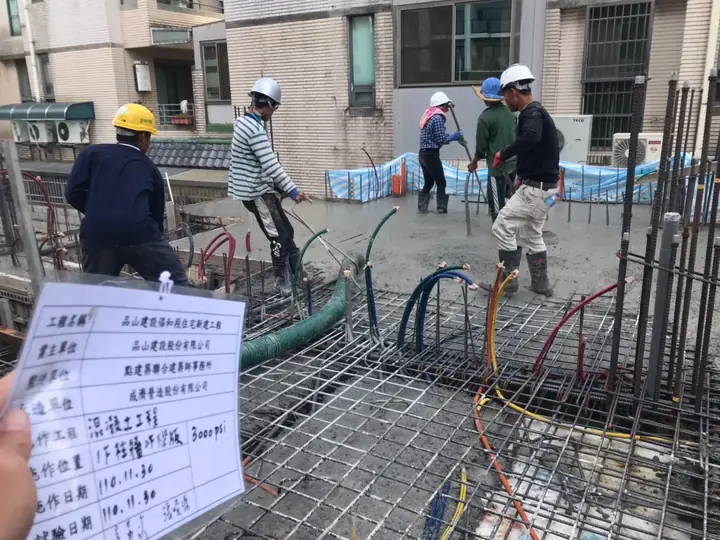 混凝土灌漿作業