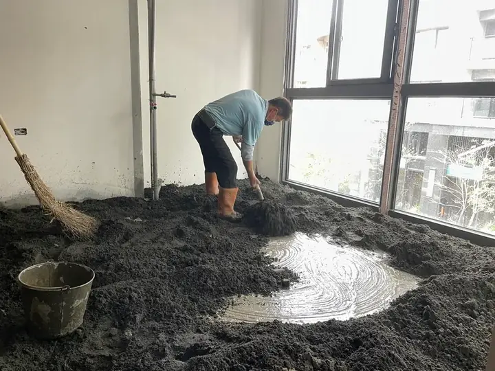 臥室木地板泥作打底