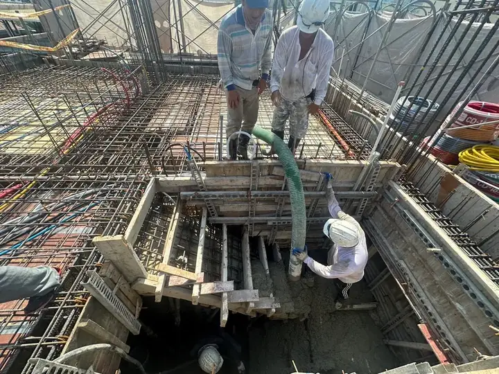 樓梯灌漿作業中