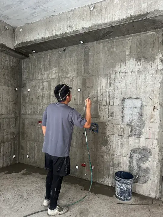 泥作粉光前潤溼